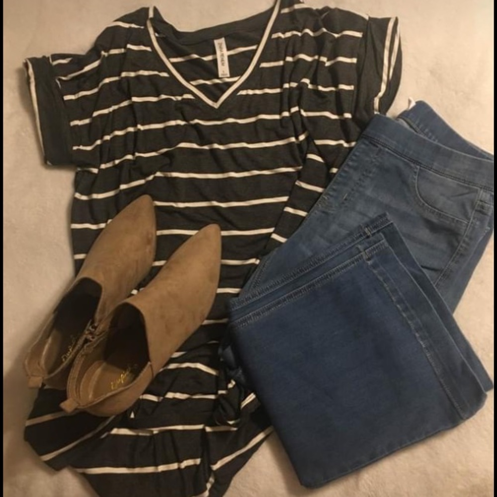 🆕V-neck tee